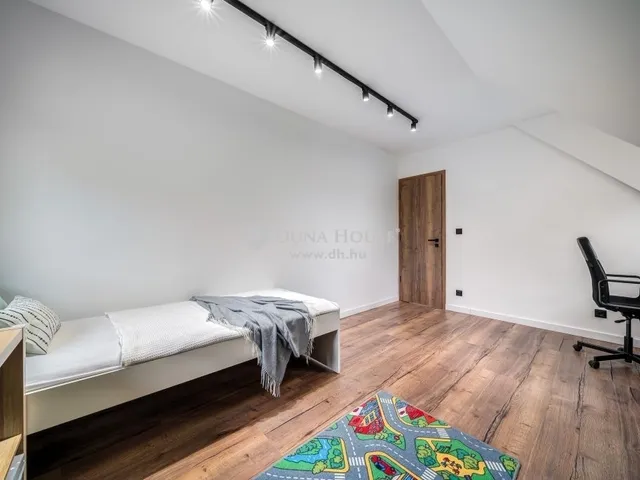 Eladó ház Budapest II. kerület 323 nm