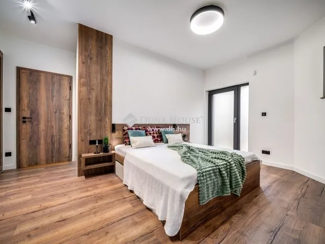 Eladó ház Budapest II. kerület 323 nm