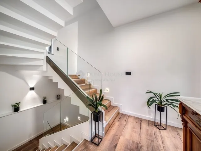 Eladó ház Budapest II. kerület 323 nm