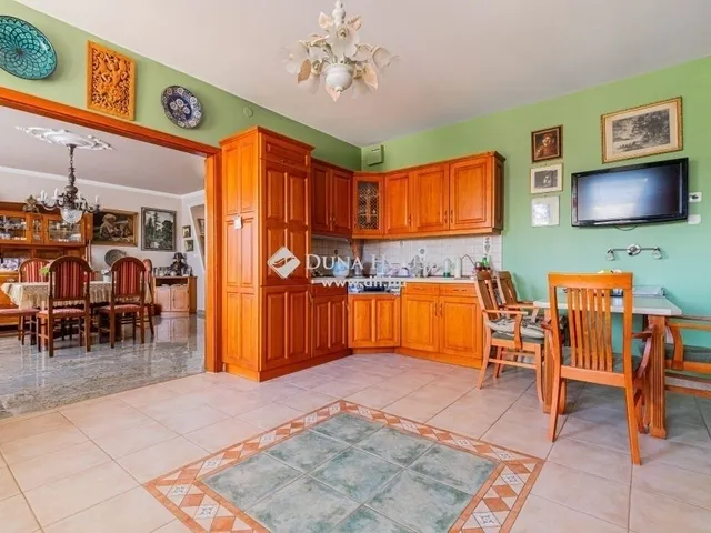 Eladó ház Budapest XVI. kerület 300 nm