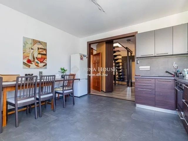 Eladó ház Budapest XVI. kerület 300 nm