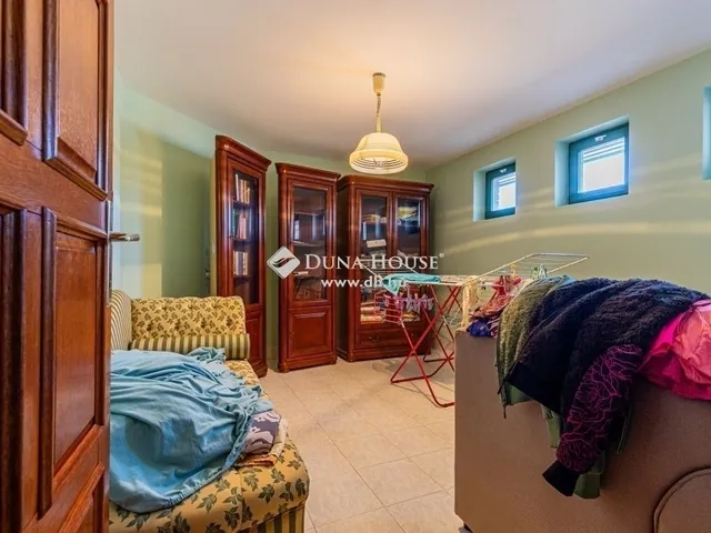 Eladó ház Budapest XVI. kerület 300 nm