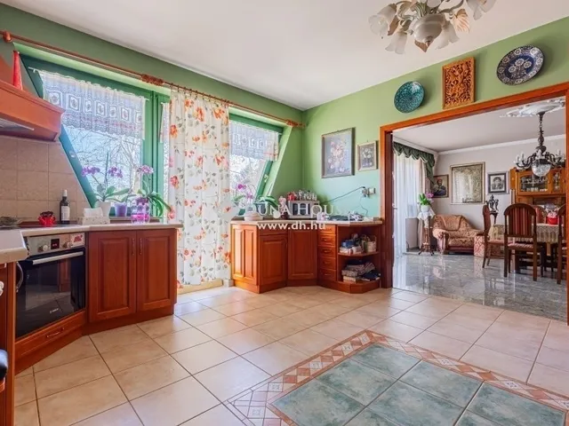 Eladó ház Budapest XVI. kerület 300 nm