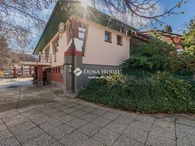 Eladó ház Budapest XVI. kerület 300 nm