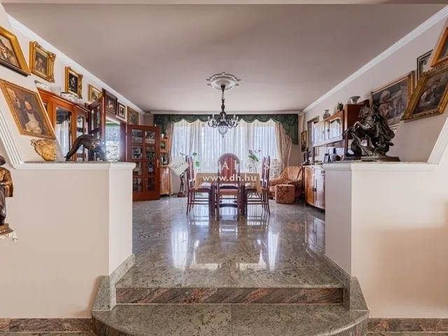 Eladó ház Budapest XVI. kerület 300 nm