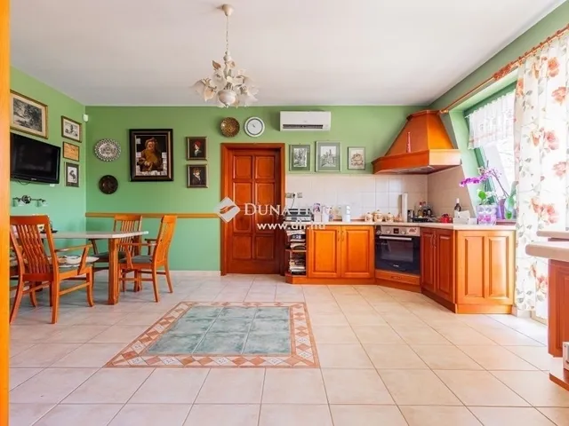 Eladó ház Budapest XVI. kerület 300 nm