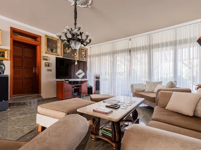 Eladó ház Budapest XVI. kerület 300 nm