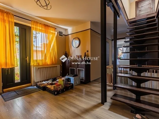 Eladó ház Budapest XVI. kerület 300 nm