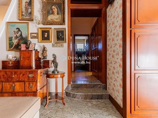 Eladó ház Budapest XVI. kerület 300 nm