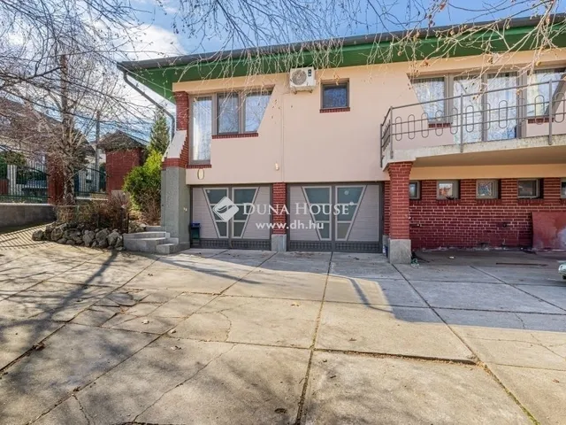 Eladó ház Budapest XVI. kerület 300 nm