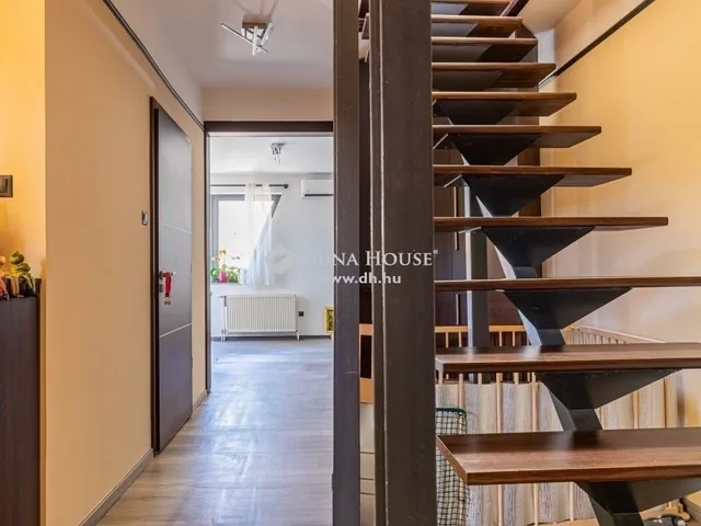 Eladó ház Budapest XVI. kerület 300 nm