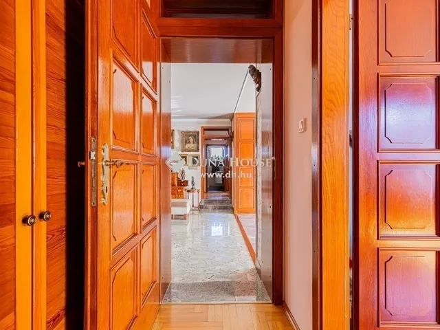 Eladó ház Budapest XVI. kerület 300 nm
