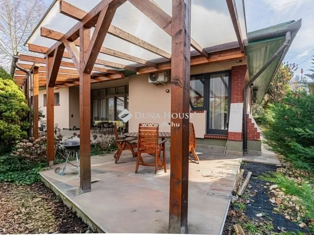 Eladó ház Budapest XVI. kerület 300 nm