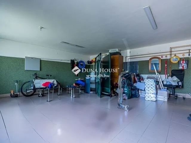 Eladó ház Budapest XVI. kerület 300 nm