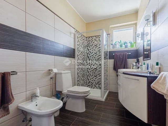 Eladó ház Budapest XVI. kerület 300 nm