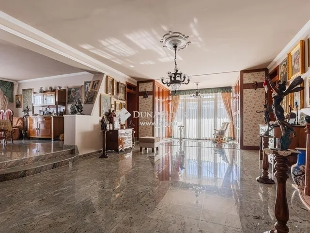 Eladó ház Budapest XVI. kerület 300 nm