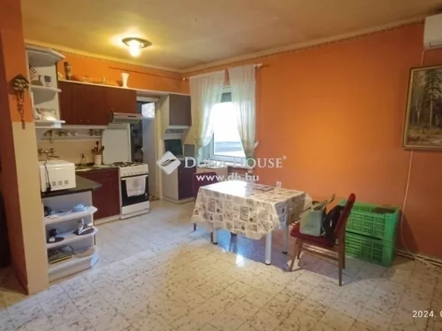 Eladó ház Érd 200 nm