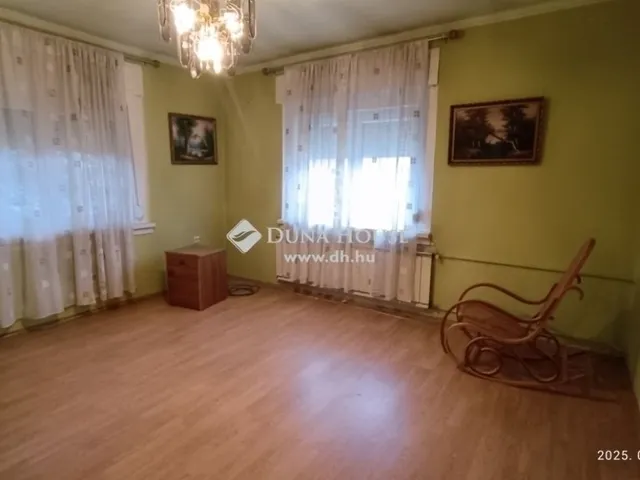 Eladó ház Érd 200 nm