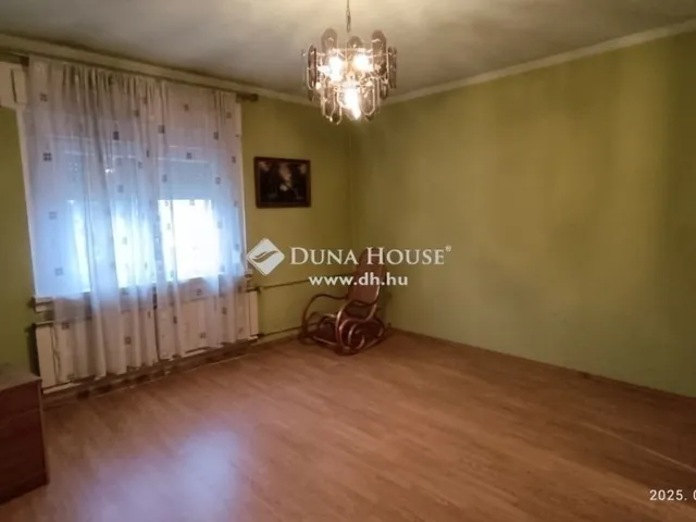 Eladó ház Érd 200 nm