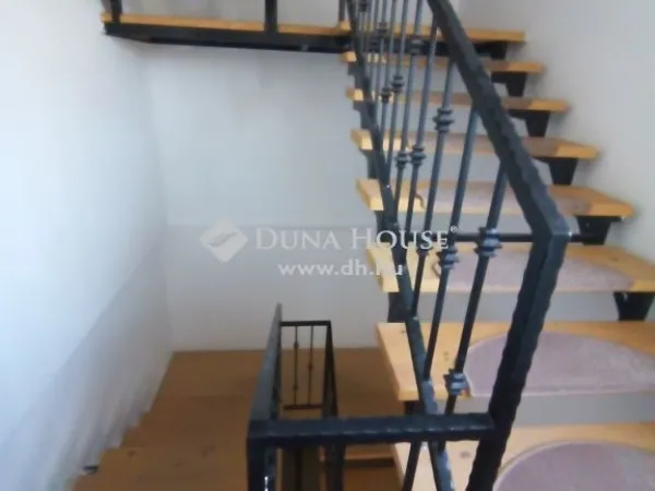 Eladó ház Budapest XVI. kerület, Árpádföld 202 nm