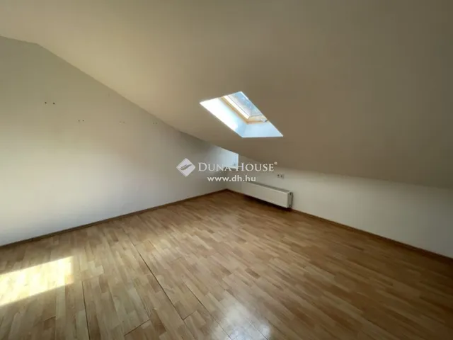 Eladó kereskedelmi és ipari ingatlan Budapest XVII. kerület, Rákoscsaba 350 nm