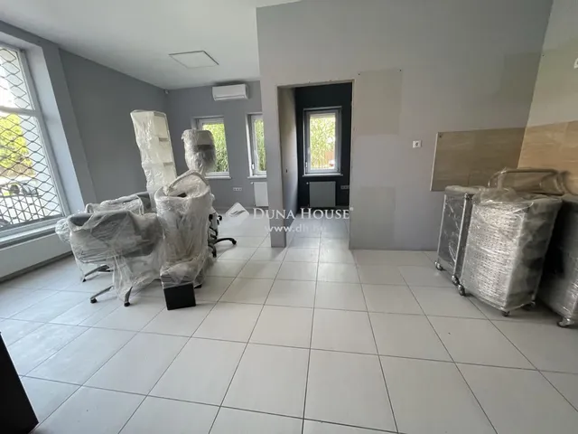 Eladó kereskedelmi és ipari ingatlan Budapest XVII. kerület, Rákoscsaba 350 nm