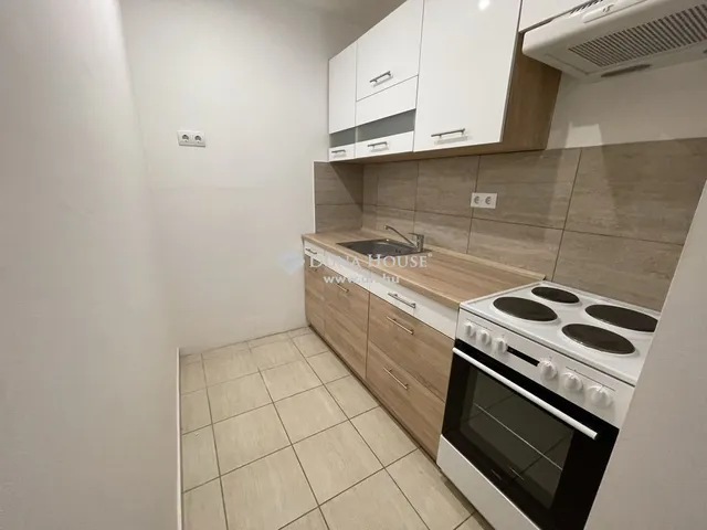 Eladó kereskedelmi és ipari ingatlan Budapest XVII. kerület, Rákoscsaba 350 nm