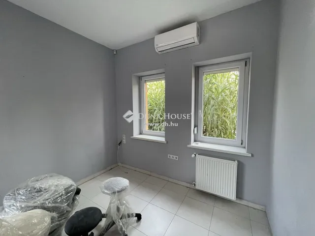 Eladó kereskedelmi és ipari ingatlan Budapest XVII. kerület, Rákoscsaba 350 nm