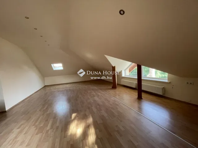 Eladó kereskedelmi és ipari ingatlan Budapest XVII. kerület, Rákoscsaba 350 nm