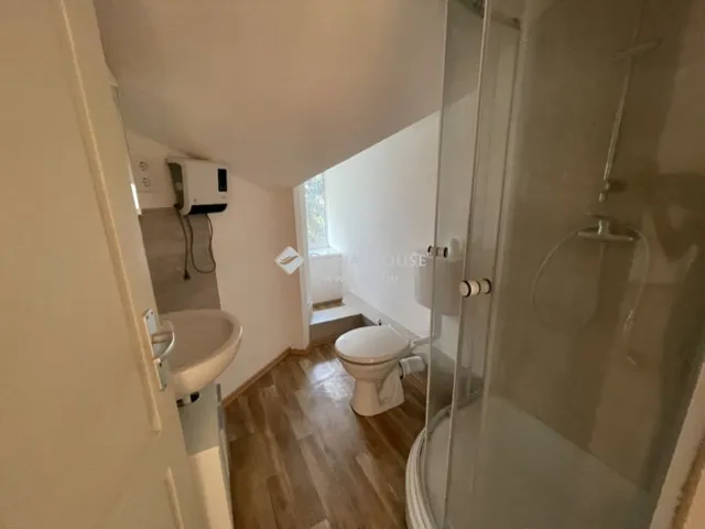 Eladó kereskedelmi és ipari ingatlan Budapest XVII. kerület, Rákoscsaba 350 nm