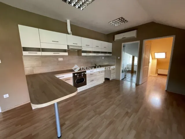 Eladó kereskedelmi és ipari ingatlan Budapest XVII. kerület, Rákoscsaba 350 nm