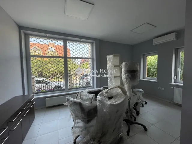 Eladó kereskedelmi és ipari ingatlan Budapest XVII. kerület, Rákoscsaba 350 nm