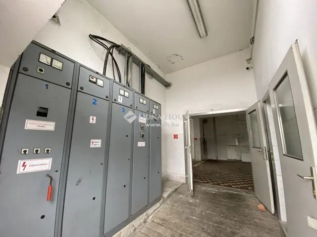 Eladó kereskedelmi és ipari ingatlan Törökbálint 1598 nm