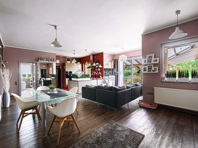 Eladó ház Herceghalom 225 nm