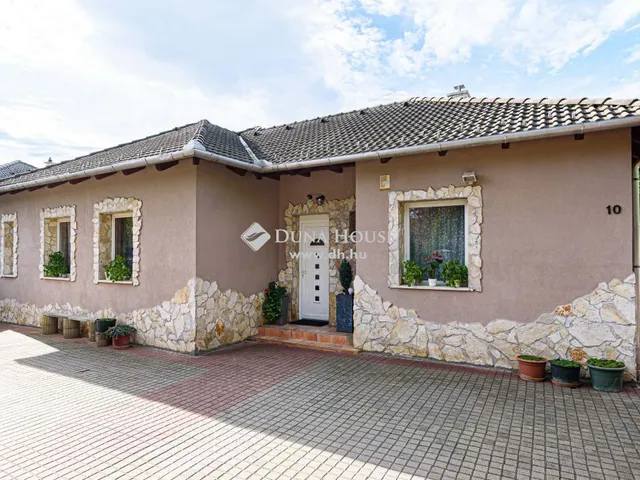 Eladó ház Herceghalom 225 nm