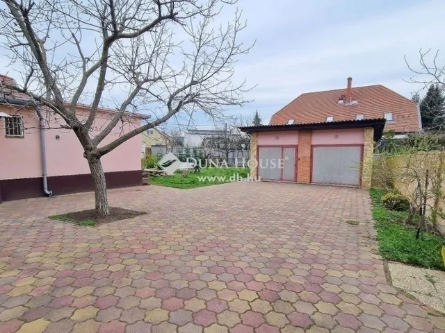 Eladó ház Budapest XVIII. kerület, Gloriett-telep 180 nm