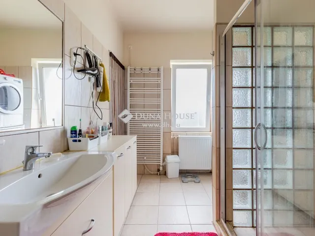 Eladó ház Budapest X. kerület, Óhegy 216 nm