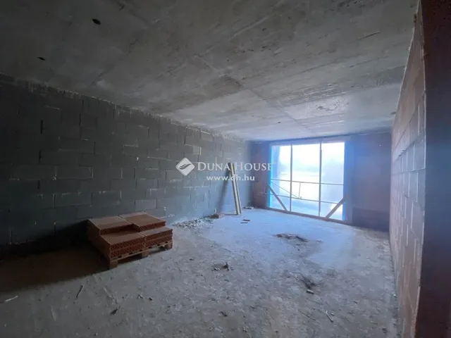 Eladó lakás Érd 180 nm