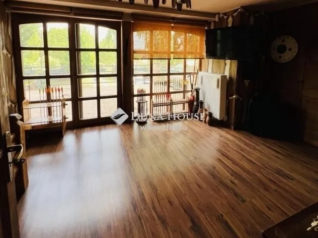 Eladó ház Majosháza 257 nm