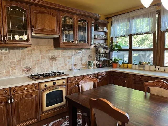 Eladó ház Majosháza 257 nm