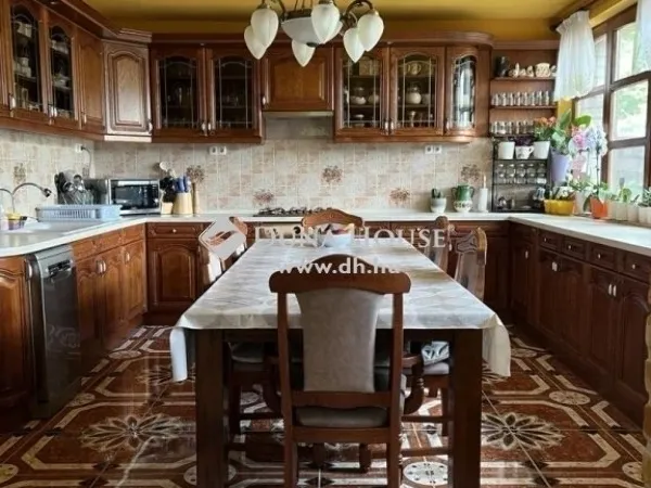 Eladó ház Majosháza 257 nm