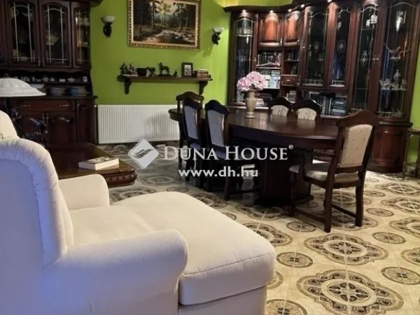 Eladó ház Majosháza 257 nm