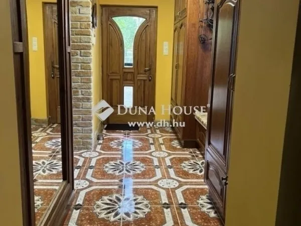 Eladó ház Majosháza 257 nm