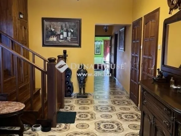 Eladó ház Majosháza 257 nm