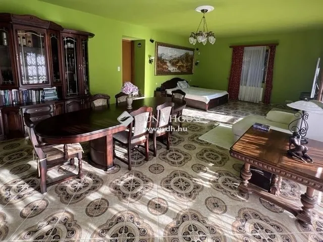 Eladó ház Majosháza 257 nm