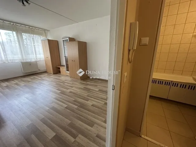 Eladó lakás Budapest X. kerület, Újhegy 29 nm