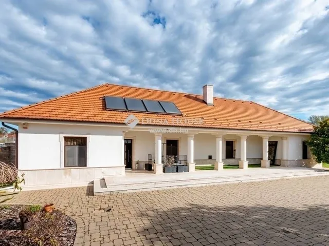 Eladó ház Dabas 293 nm