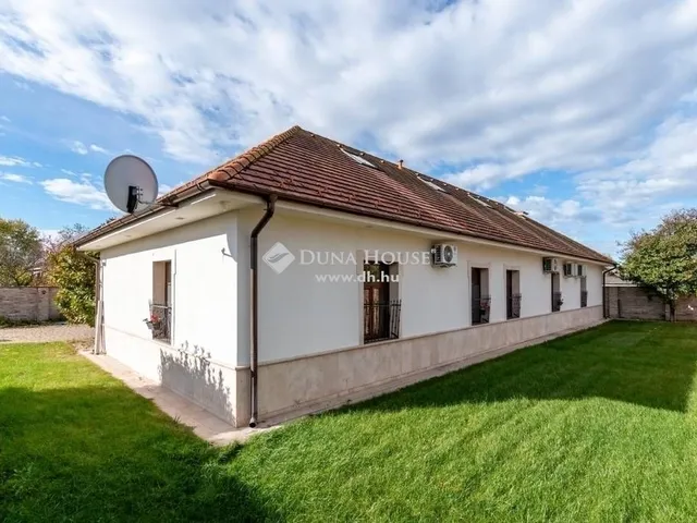 Eladó ház Dabas 293 nm