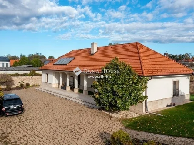 Eladó ház Dabas 293 nm