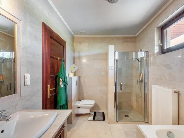 Eladó ház Dabas 293 nm